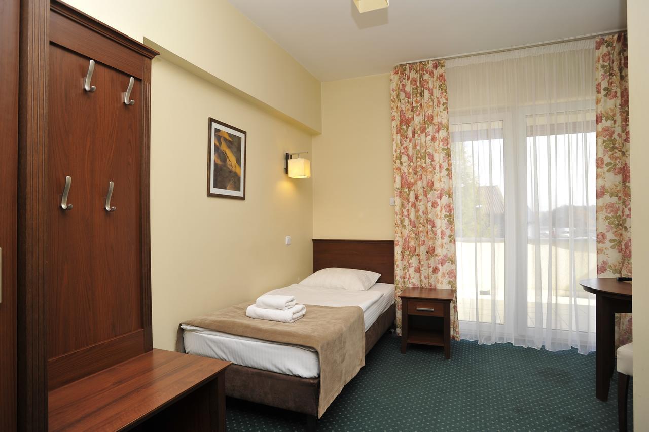 Hotel Lotos Woskrzenice Duze Exterior foto